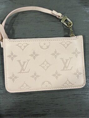 Louis Vuitton mahina Pochette